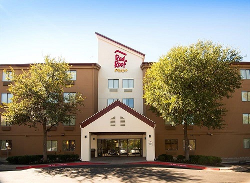 Red Roof PLUS Austin South entrence